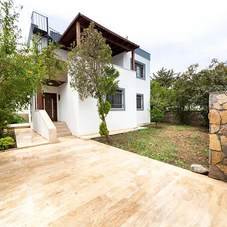 Central Villa With Garden Near Beach In Bodrum 别墅 居姆贝特