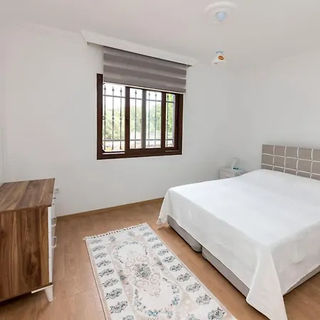 Central Villa With Garden Near Beach In Bodrum 别墅 居姆贝特