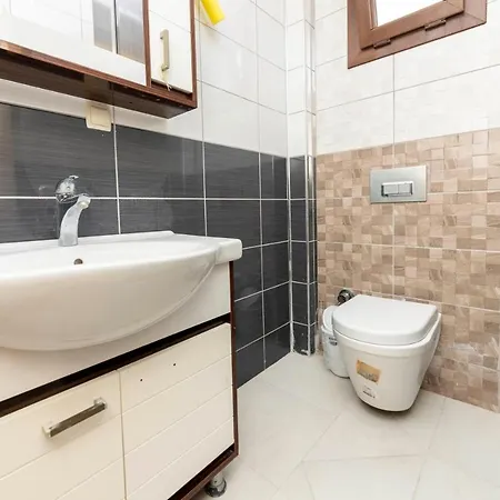 Central Villa With Garden Near Beach In Bodrum