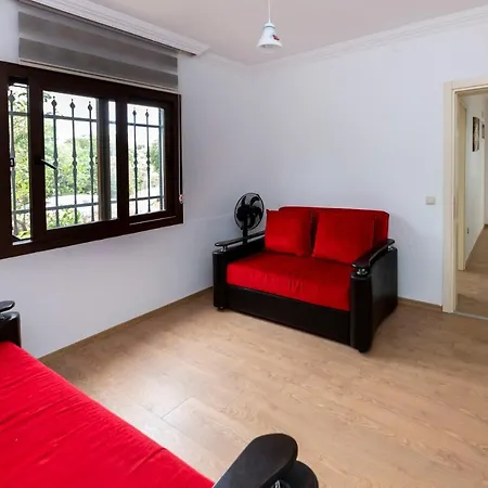 Central Villa With Garden Near Beach In Bodrum *
