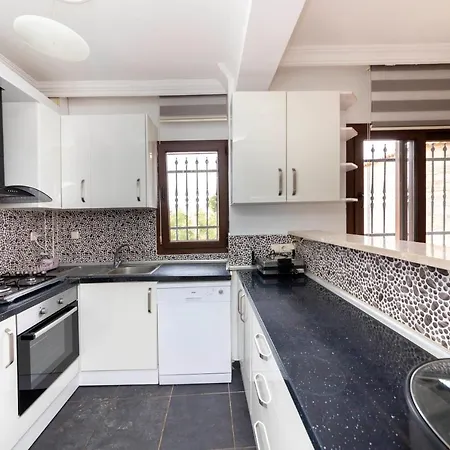 Central Villa With Garden Near Beach In Bodrum Gümbet