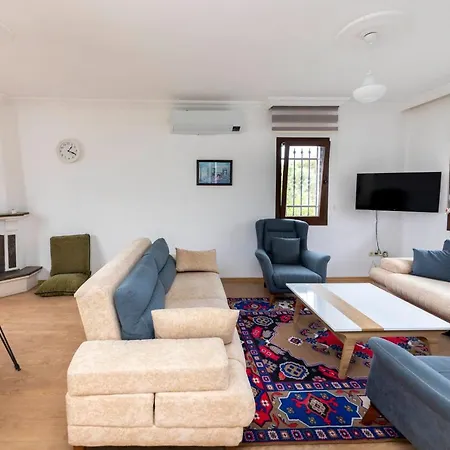 Central Villa With Garden Near Beach In Bodrum 别墅 *